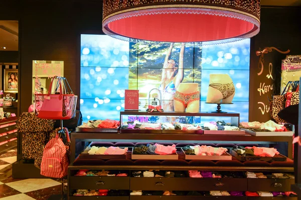 Victoria's Secret sklep wnętrz — Zdjęcie stockowe