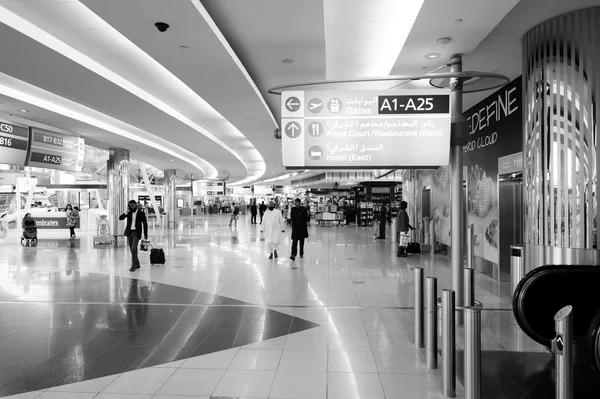 Dubai interior do aeroporto internacional — Fotografia de Stock