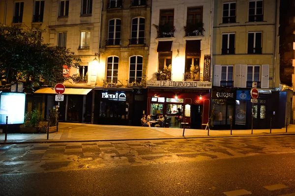 Les rues de Paris la nuit — Photo