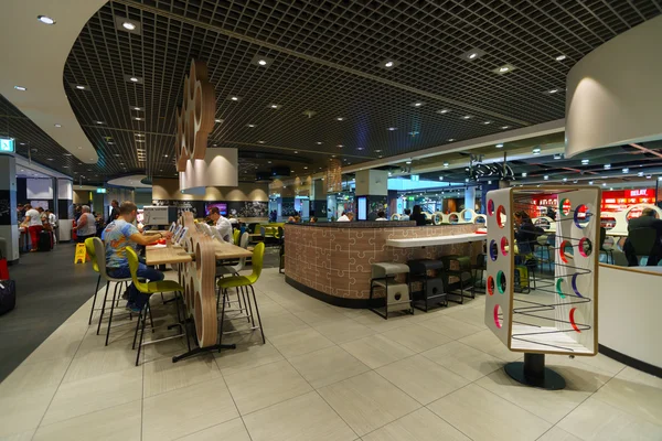 Interno del ristorante McDonald's — Foto Stock