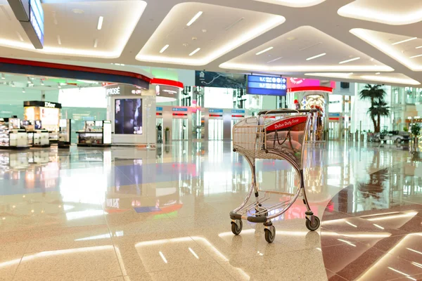 Internationale luchthaven van Dubai interieur — Stockfoto