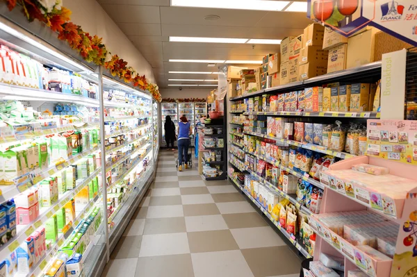 Interiér supermarketu potravin — Stock fotografie