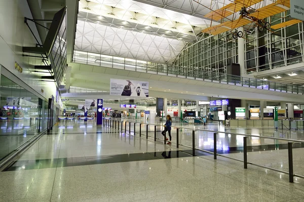 Aeroporto Internacional de Hong Kong interior — Fotografia de Stock