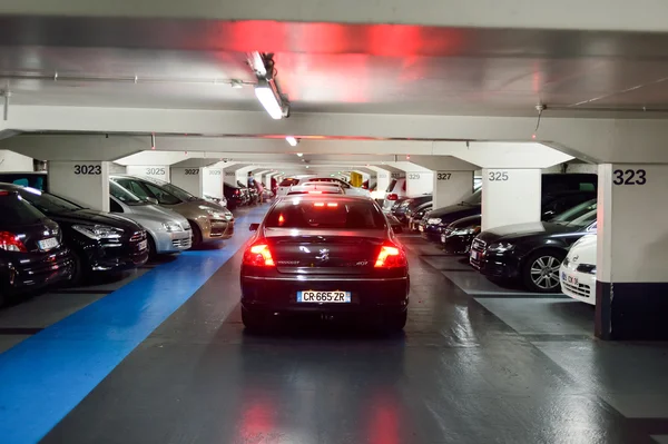 Parcheggio sotterraneo a Nizza — Foto Stock