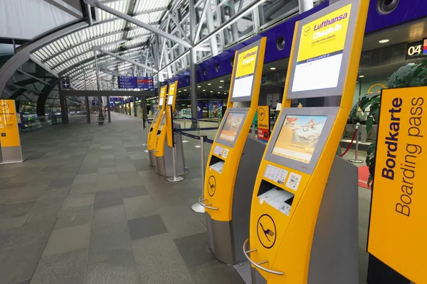 Check-in terminals in Airport — Stock fotografie