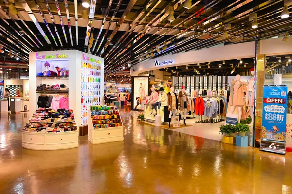 Modern shopping center interior — 스톡 사진