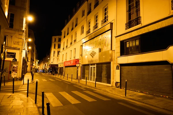 夜のパリの街 — ストック写真