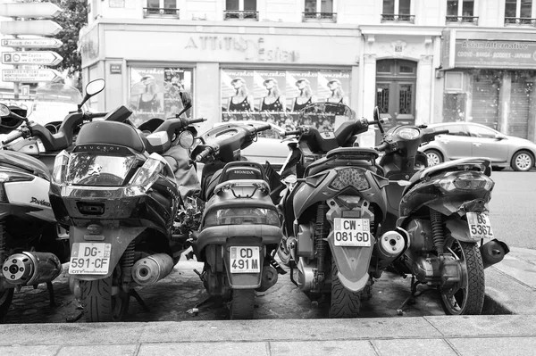 Motos modernas e vintage — Fotografia de Stock