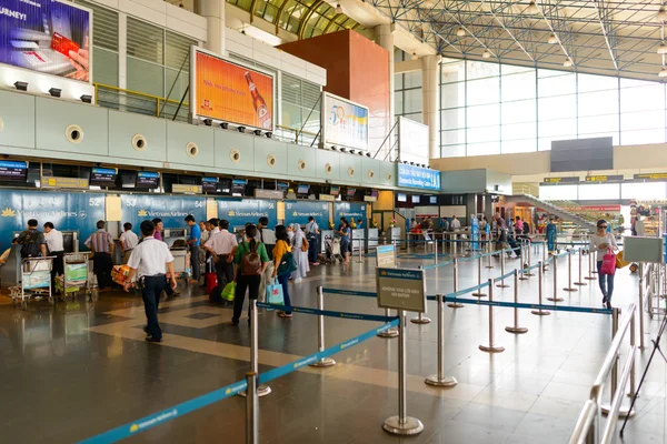 ノイバイ国際空港内部 — ストック写真