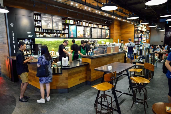 Innenraum des Starbucks Cafés — Stockfoto