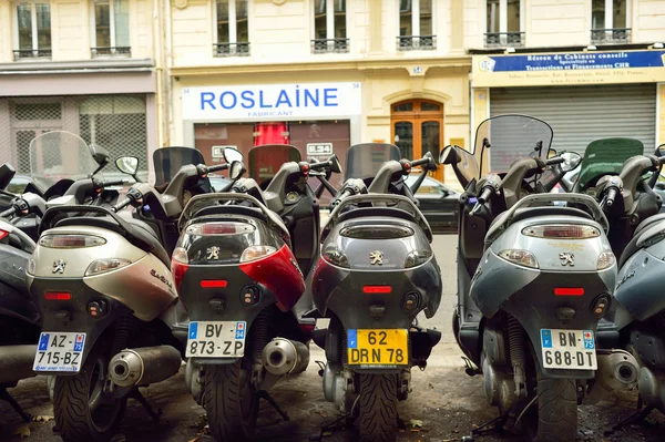 Moderne und alte Motorräder — Stockfoto