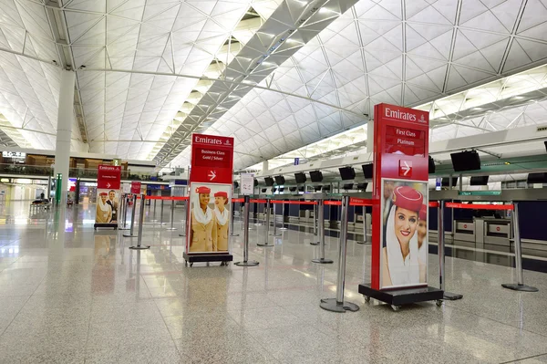 Emirates check-in számlálók tervezése — Stock Fotó