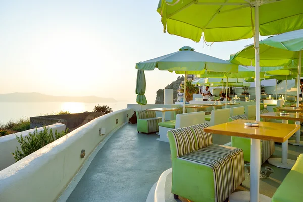 Open air restaurant on Santorini island — Zdjęcie stockowe