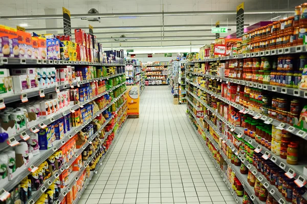 Просто интерьер супермаркета — стоковое фото