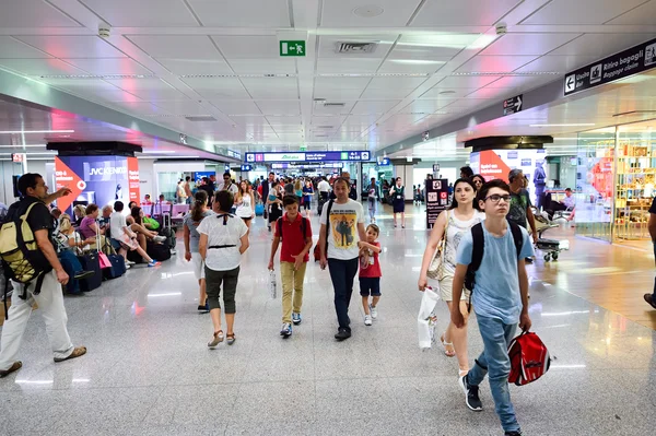 People in Fiumicino Airport — Stock Photo, Image