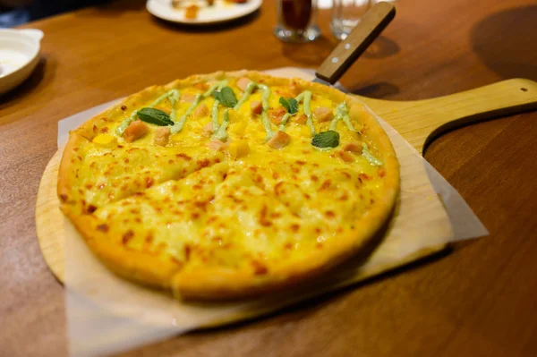 Leckere Pizza mit Durian — Stockfoto