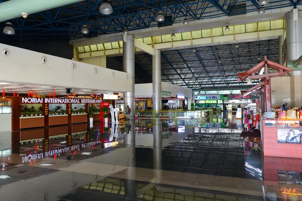Wnętrze międzynarodowego lotniska Noi Bai — Zdjęcie stockowe
