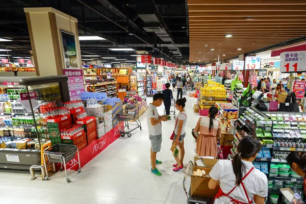 Интерьер супермаркета JUSCO — стоковое фото