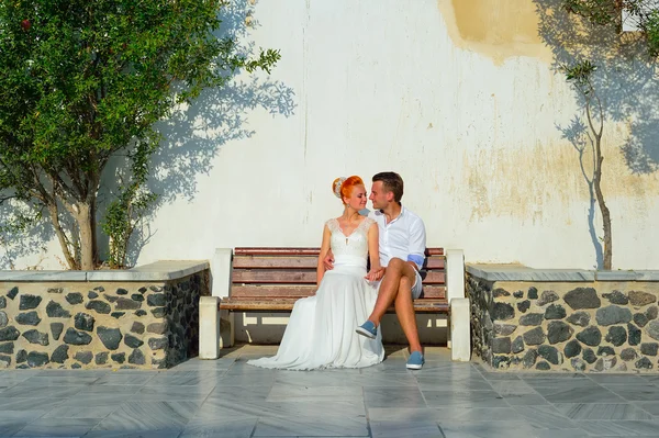 Jong (echt) paar bruid en bruidegom — Stockfoto