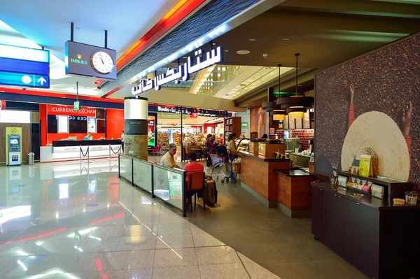 Starbucks cafe  in Dubai International Airport. — Stock Photo, Image