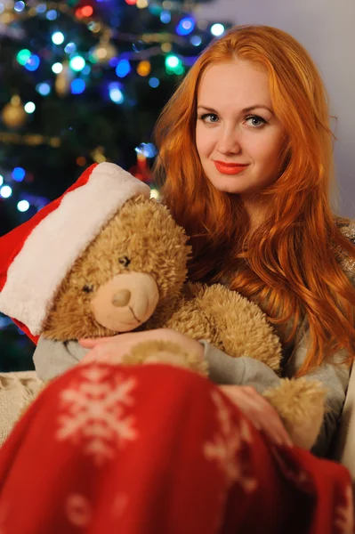 Vrouw tijdens de kerstvakantie — Stockfoto