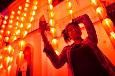 Çin genç cep telefonu ile