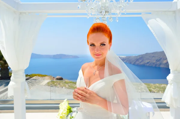 Mulher de vestido branco — Fotografia de Stock