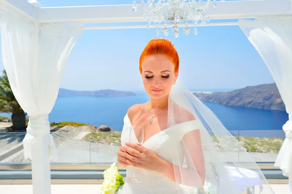 Mujer en vestido blanco — Foto de Stock