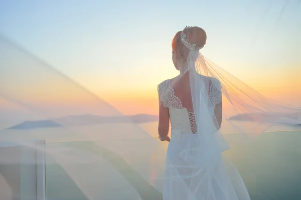 Mujer en vestido blanco — Foto de Stock