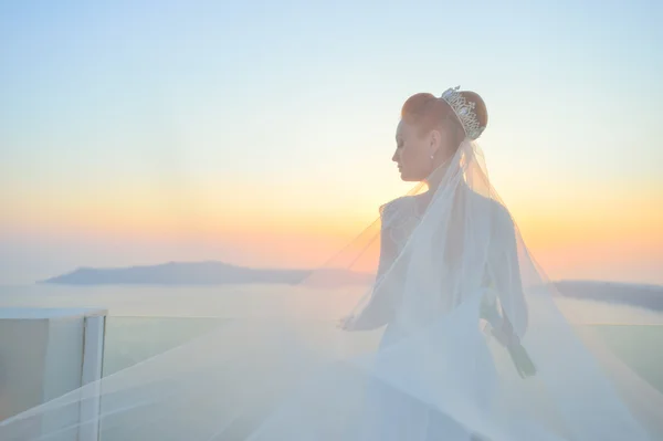 Mulher de vestido branco — Fotografia de Stock