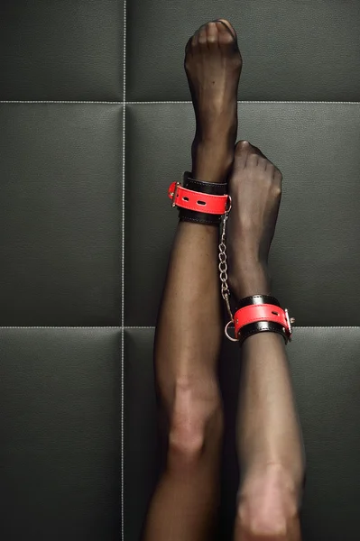 kadının sınırlanmış bacaklar