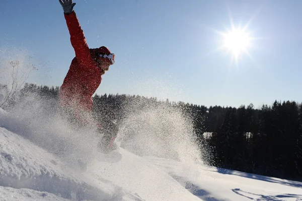 Kobieta ma zabawy na snowboardzie — Zdjęcie stockowe