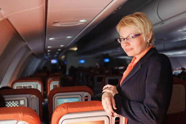 Businesswoman posing in  jet aircraft — Stock Photo, Image