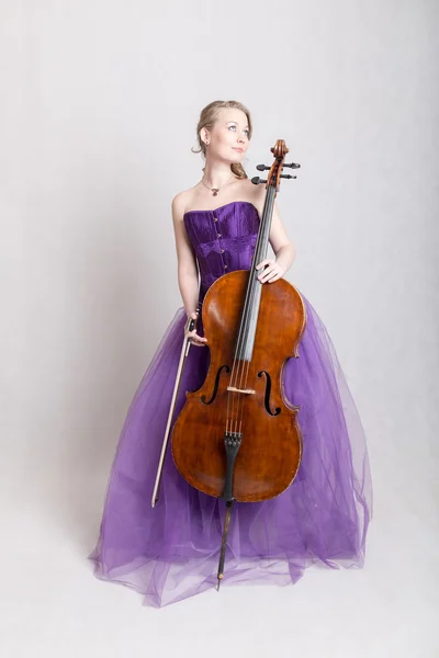 大提琴的女人 — 图库照片