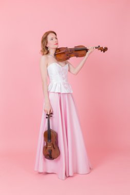 bir keman ve viyola ile kız