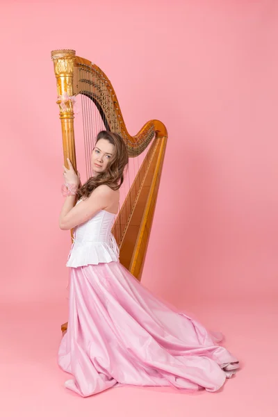 Menina com uma harpa — Fotografia de Stock