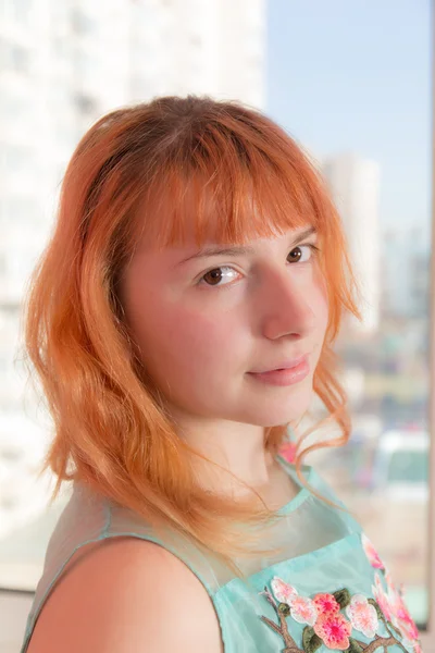 Ragazza con i capelli rossi primo piano — Foto Stock