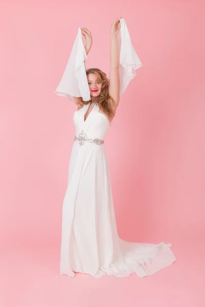 Bailando chica en un vestido blanco — Foto de Stock