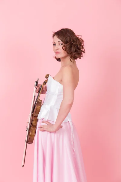 Retrato de uma mulher com um violino — Fotografia de Stock