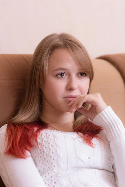 Menina adolescente pensativo — Fotografia de Stock