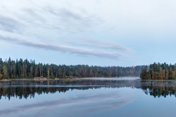 Paisaje matutino en el lago —  Fotos de Stock