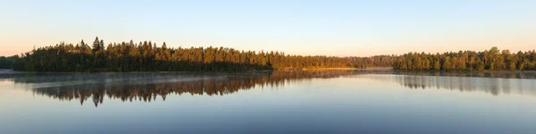 Sunny morning on lake — Stock Photo, Image