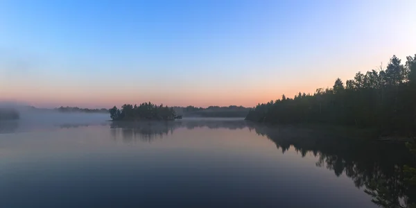 Morning landscape on lake — Stock Photo, Image