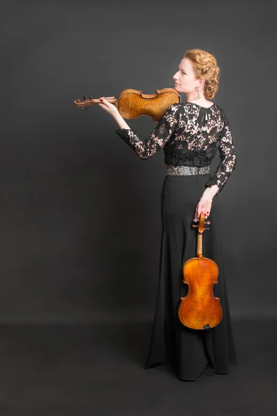 Woman with a violin — Stock Photo, Image