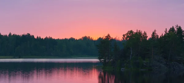 Waldsee nach Sonnenuntergang — Stockfoto