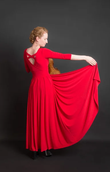 Elegancka kobieta w czerwonej sukience — Zdjęcie stockowe