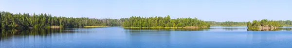 Acqua blu del lago — Foto Stock