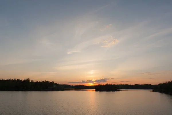 Dravatische Zonsondergang Boven Het Meer Het Bos — Stockfoto