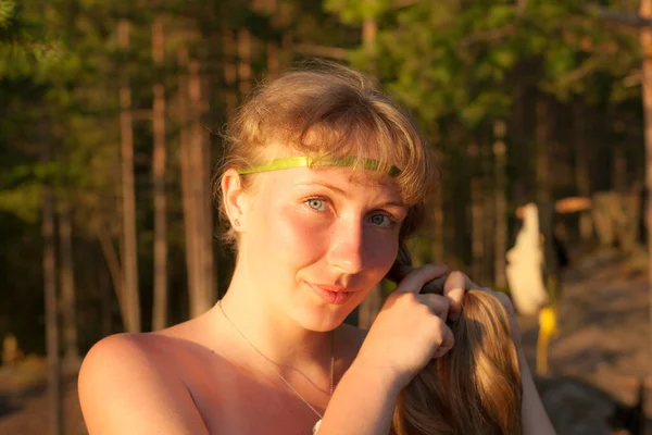 Портрет Девушки Длинными Волосами Солнечный День — стоковое фото