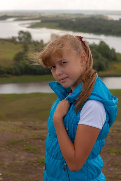 Portrait Girl Background River — Stock Photo, Image